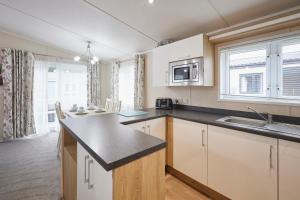 Bluebell Lodge with Hot Tub