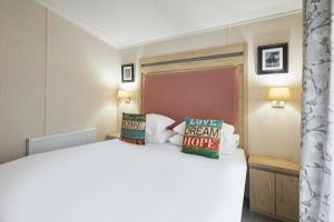 Bluebell Lodge with Hot Tub