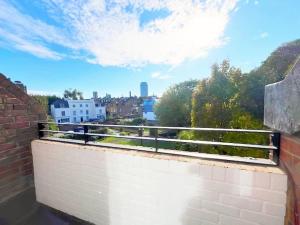 3 Bed Flat Battersea Square with Balcony & Parking