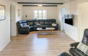 6 Bedroom Stunning Home In Give