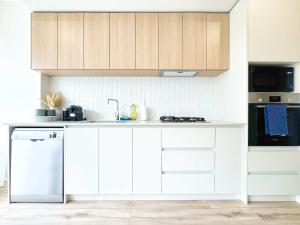 New & Spacious Studio Apt Opposite Central Market