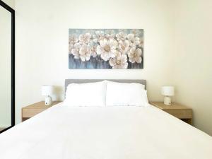 New & Spacious Studio Apt Opposite Central Market