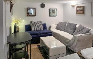 2 Bedroom Nice Apartment In Cogolin