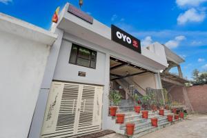 SPOT ON Midway Taj Home Stay