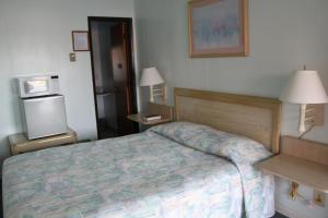 Queen Room room in Wild Chinook Inn