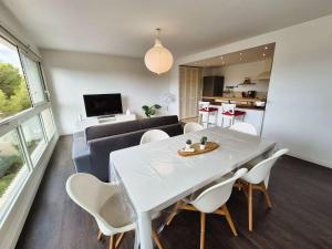 Appartement 2 chambres, vue mer, clim, WIFI, piscine