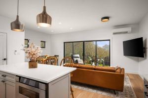 Lake & Laughter Unit 2