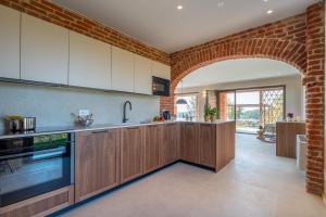 CASCINA BUZIO 12, Emma Villas