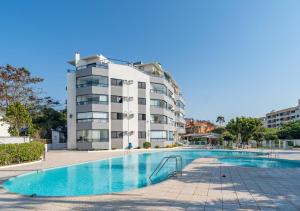 C177 Lindo apartamento pé na areia com vista lateral para o mar