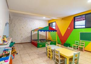 C177 Lindo apartamento pé na areia com vista lateral para o mar