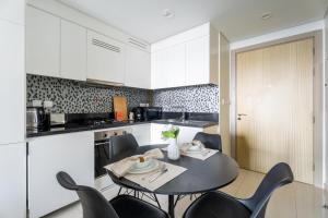 GuestReady - 2BR l City Chic in the Sky