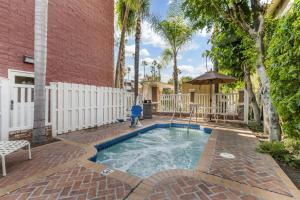 Best Western Plus Carriage Inn