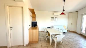 Trilocale a 50mt dal mare di Marcelli - M006