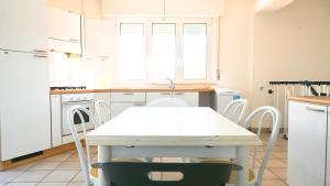 Trilocale a 50mt dal mare di Marcelli - M006