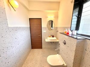 Romantic 2BHK Mangrove View Apartment - Private Stay for Couples and Families in Candolim