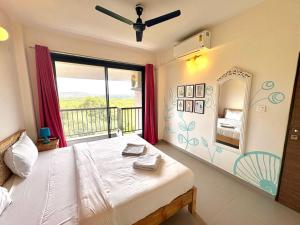 North Goa Escape 2BHK Family Apartment with Balcony & Pool - Near Candolim Beach