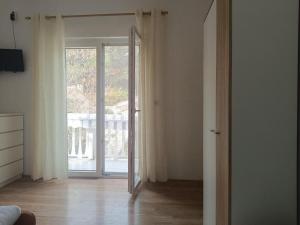 Apartments by the sea Pasman - 8219