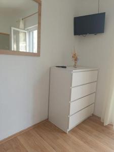 Apartments by the sea Pasman - 8219