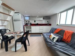 Estúdio Com Mesanino 2 minutos da Praia 236-306