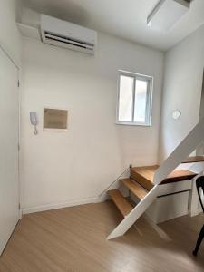 Estúdio Com Mesanino 2 minutos da Praia 236-306