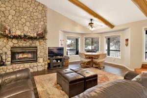 Modern Relaxation at Castle Glen Gem Big Bear Lake