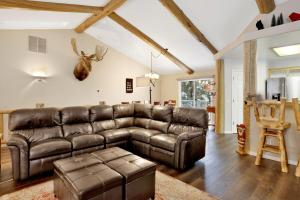 Modern Relaxation at Castle Glen Gem Big Bear Lake