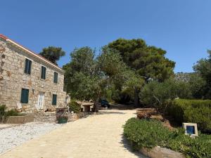 Seaside house for families with children Skrivena Luka, Lastovo - 24059