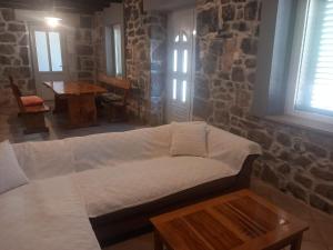 Seaside house for families with children Skrivena Luka, Lastovo - 24059