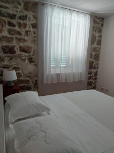 Seaside house for families with children Skrivena Luka, Lastovo - 24059