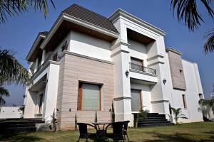 FLORENTINO The Luxury Villa