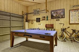 Pines & Needles Mountain Retreat by Big Bear Vacations