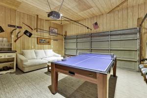 Pines & Needles Mountain Retreat by Big Bear Vacations