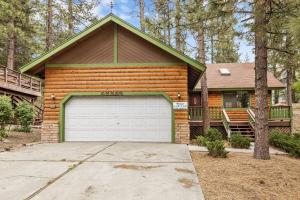 Pines & Needles Mountain Retreat by Big Bear Vacations