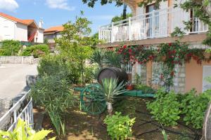 Apartment Njivice 5398h