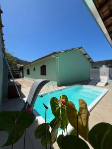 Casa verde Ubatuba ao lado da praia da Enseada e Santa Rita