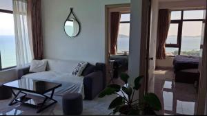 Alex Beachfront Panoramic Suite Apartment - 2 BR 2 Bath