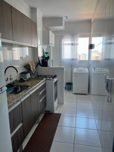 Apartamento na Praia Grande na Aviação - Varanda Gourmet com churrasqueira, WiFi - Ar Condicionado - Estacionamento e vista para o Mar - Acomoda ate 6 pessoas