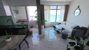 Alex Beachfront Panoramic Suite Apartment - 2 BR 2 Bath