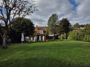 Maison de famille avec jardin, tennis, près du Parc Astérix et golfs
