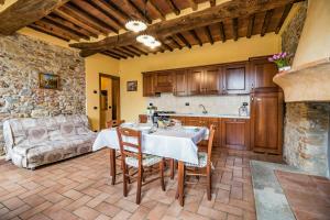 Tuscan Stone Apartment With Pool Near Lucca
