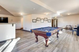 Hot Tub and Games Galore! Colorado Springs Retreat