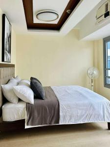 Studio in Eastwood City with Free Pool, Parking & Netflix