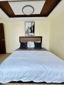 Studio in Eastwood City with Free Pool, Parking & Netflix