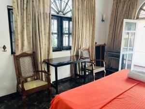 Sarojeni Apartments and Rooms