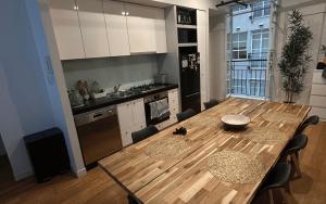 Spacious 2BDR Apt Modern City Living in CBD