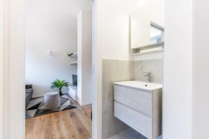 Duomo 10 Minutes Walk- Modern Design Apartment