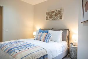 Melbournes Best Location Plus Epic Views with Custom Bnb Hosting