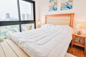 Large Apartment Just Steps from Shopping del Sol