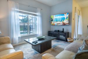 Family 4BR Pool Home in Champions Gate