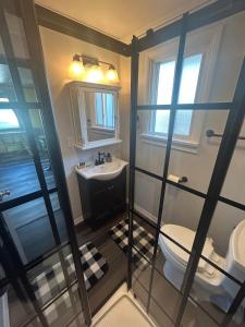 PNW Studio Getaway for Couples with Hot Tub